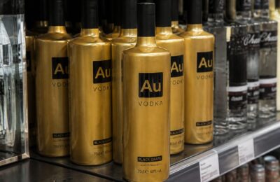 Charlie Morgan este aproape să vândă Au Vodka pentru 580 de milioane de euro