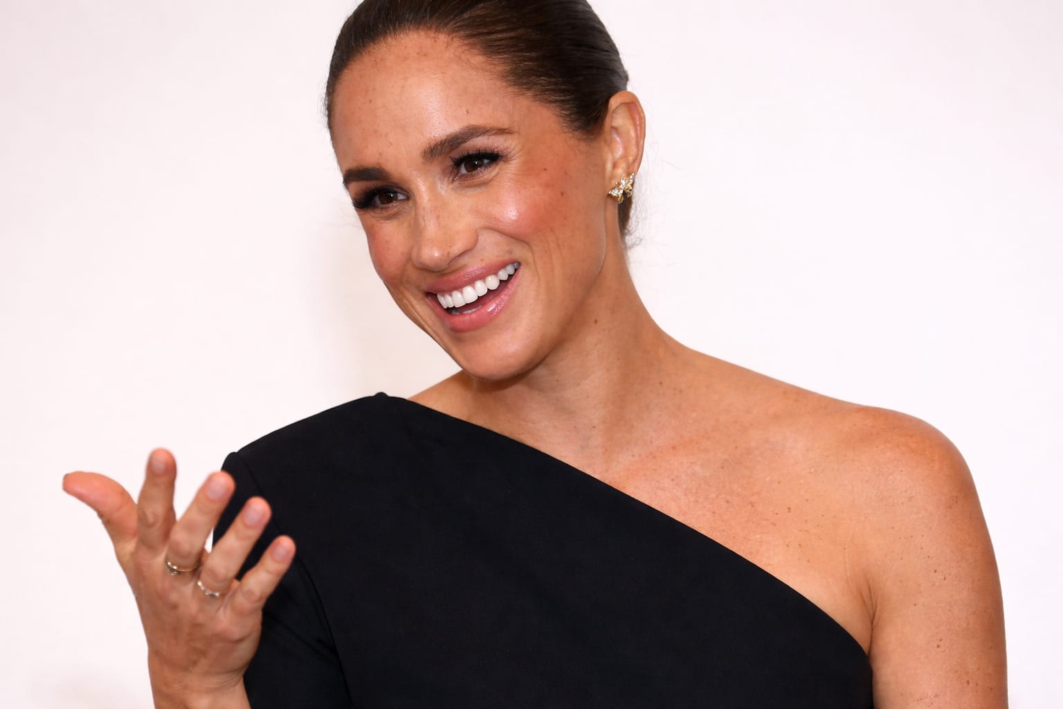 Meghan Markle a purtat cerceii Prințesei Diana la un eveniment în Canada