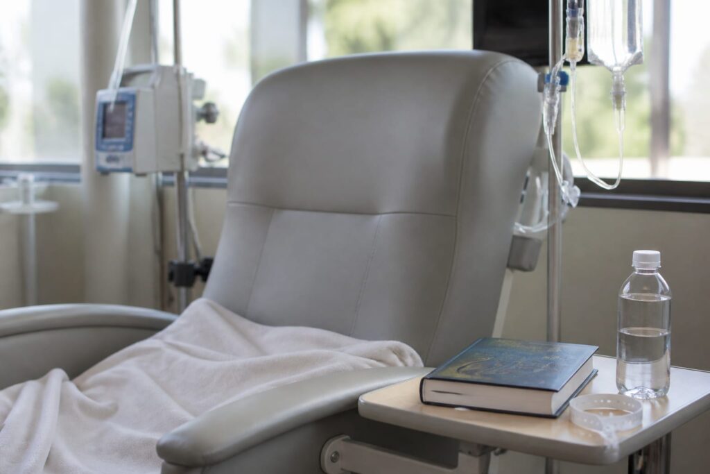 Alina Pușcău urmează tratamentul pentru cancer în California, cu efecte adverse după chimioterapie