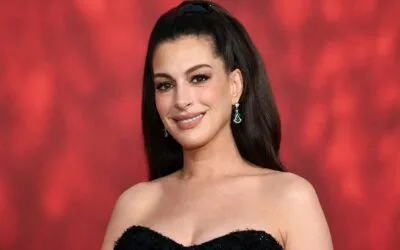 Anne Hathaway își ia o pauză după cinci filme în 2026. Actrița și-a pus în scenă dispariția într-o coloană de fum