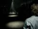 Rebecca, interpretată de Teresa Palmer, înfruntă o prezență cunoscută din copilărie în „Lights Out”